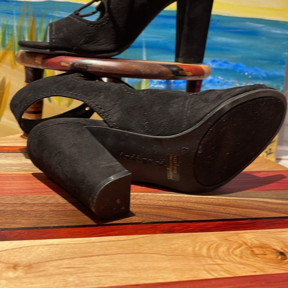 2 for $10 8M Black Indigo Road Velvet shoes - Picture 8 of 8